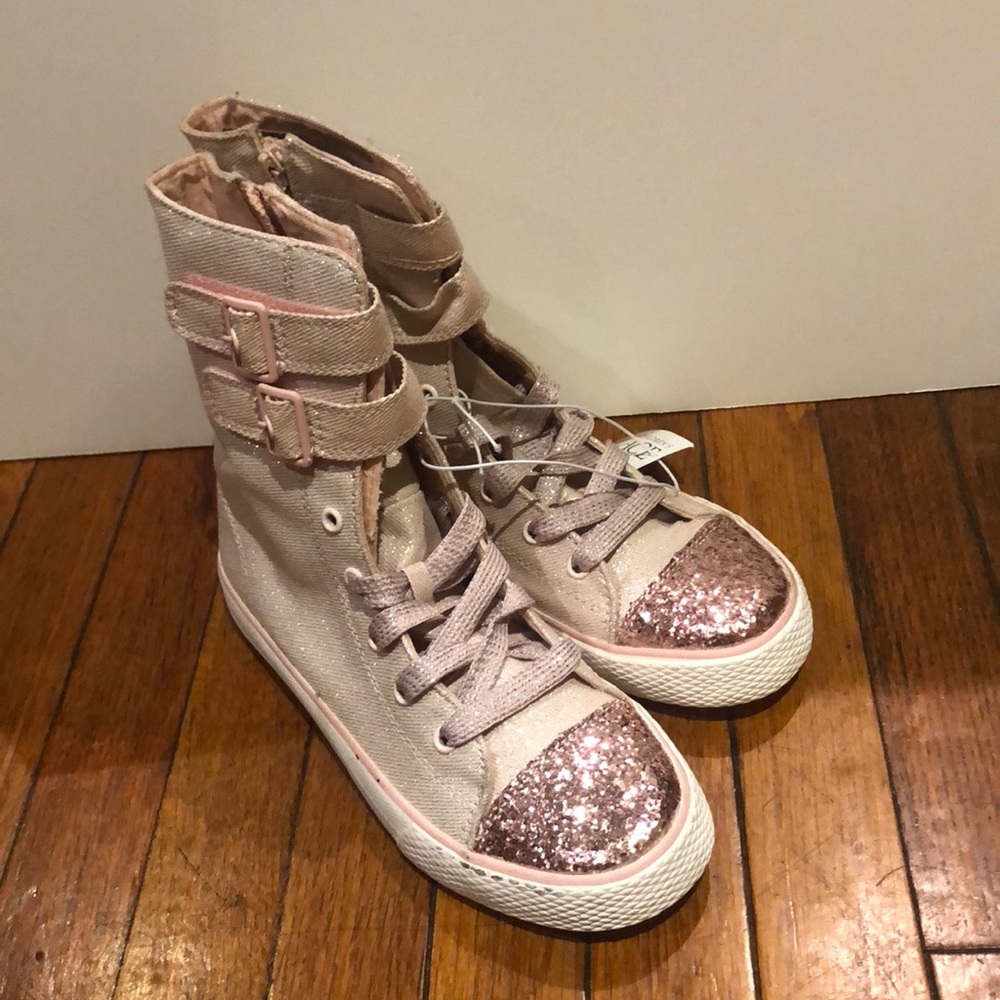 Girls sneakers